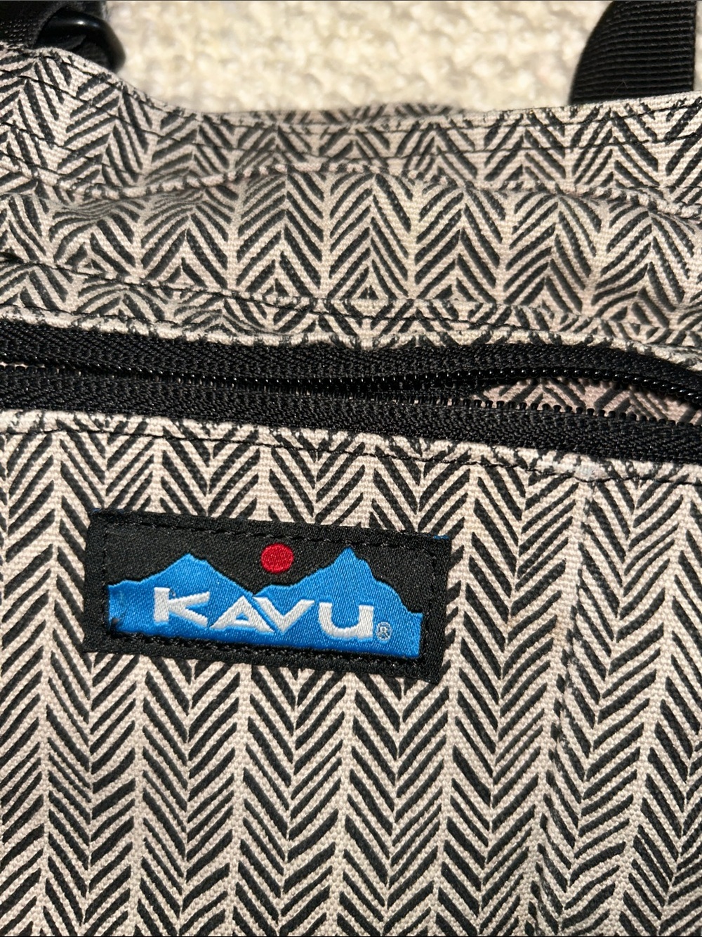 Kavu Black & Beige Herringbone Crossbody Sling - Picture 7 of 7